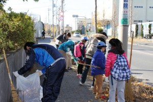 むさしの園周辺道路の清掃