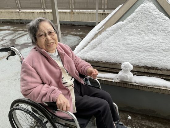 作った雪だるまとツーショット♪